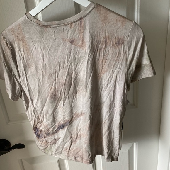 Size large Aritzia everyday T-shirt. - Picture 2 of 5